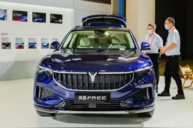 用户“造车”、续航破题、芯片蓄势——新能源车企在关心什么？图片