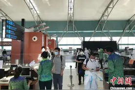 印尼赴华航班旅客实行起飞前闭环健康管理并多次核酸和血清抗体检测图片
