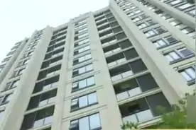 太痛心！上海一3岁男童从14楼高坠身亡 高楼住户一定要装这个图片
