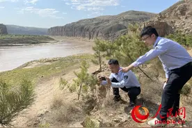 直击黄河排污口排查：给入河排污口制作“身份证”图片