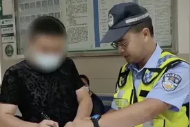 活久见！醉驾司机当着交警面“偷梁换柱”，还叫嚣“杀了我吧”图片