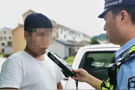男子用车上零钱买饮料，结果竟要罚款两千多元图片