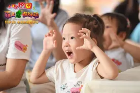 《大耳朵图图之霸王龙在行动》十·一上映 小小图图拥抱大快乐图片