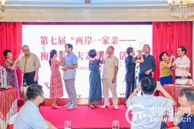 广东梅州举办梅台婚配夫妻婚庆活动 用爱共谱“两岸一家亲”图片