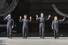 美国亿万富翁包SpaceX飞船“太空三日游”，没有专业宇航员陪护图片