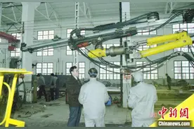 山河智能创始人何清华：向着太阳奔跑的筑梦人图片