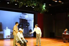 一部红色话剧在上海闵行上演，展现江南小镇发展变迁图片