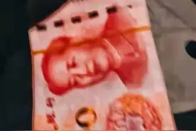 “我不是为了酬谢金，是怕你着急！”的哥捡到18万现金一路放空车火速归还图片