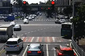 珠海这两个繁忙路口，红灯亮时九成司机不敢右转！两张图教会你图片