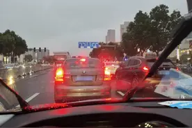 小时调查丨放学时间和晚高峰重叠，家长反映宁波部分公交末班车营运时间结束太早图片