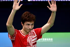 羽毛球——石宇奇夺得男子单打冠军图片