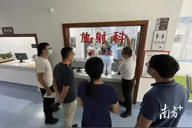 群众办事得弯腰下蹲？梅州平远县纪委监委推动一医院对丁义珍式窗口进行整改图片