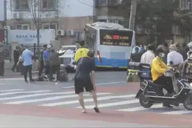 一死多伤！监控显示：472路公交车的事故是这样发生的图片