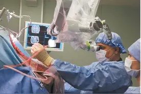 俄医生完成首例抗癌创新手术图片