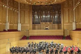 杭州爱乐在汉奏响多首经典名曲图片