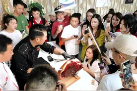 70多位网红齐聚宣威！只为探秘一只价值4万元的宣威洞藏火腿图片
