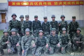 13年前汶川地震时的惊天一跳，今天再看依然泪崩！空降兵生日快乐图片