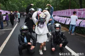 机车骑士组团来相亲，能骑300斤机车的“小公主”你爱了吗？图片