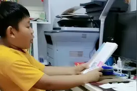 哥哥声情并茂给5个月大妹妹读课文 场面温馨又暖心图片