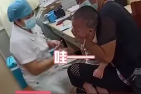 萌娃打疫苗嚎啕大哭不忘说谢谢，网友调侃：弱小无助但超有礼貌图片