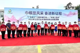 “安全行车一杯水”，看这些公交女车长开车有多稳图片