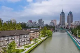 打开围墙，苏州河畔欣赏百年校园——苏州河华政段9月底完工视频封面