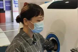 全自动！上海首台智能采血机器人“入职上岗”视频封面