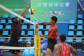 全运会-沙滩排球男子成年组小组赛：上海二队胜江苏三队图片