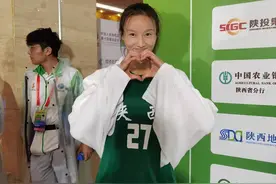 圣朱雀守护神！美女门将连扑三点 陕西点球大战胜辽宁图片