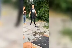 另一位救人者也找到了！德州齐河一3岁男童掉入下水道 男子污水中跪行施救图片
