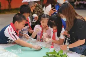 月饼香、祝福暖，武汉这所小学中秋节氛围十足视频封面