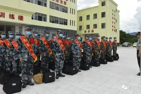扬帆起航踏征程 送兵入伍铸军魂图片