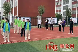 助力新教师成长 驻马店市第三中学开展新教师听评课活动图片