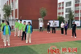 助力新教师成长 驻马店市第三中学开展新教师听评课活动图片