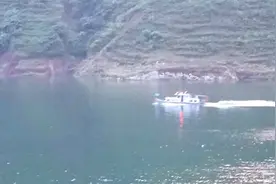 贵州客轮侧翻事故已致8人死亡，现场救援人员讲述搜救情况视频封面
