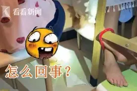 闺蜜俩酒后玩游戏，把脚锁桌角结果钥匙丢了图片