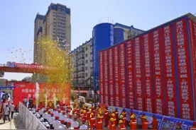 全国首条线网型智慧地铁开通载客试运营 高寒穿江地铁打通城市发展新动脉图片