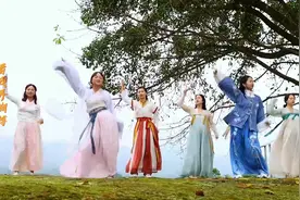 在希望的田野上⑦她们在乡村跳起了“女团舞”图片