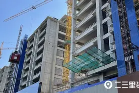 商洛一工人干活时不慎从脚手架摔下，为何得不到积极处理？图片