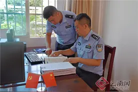 一对“军转警”父子的坚守故事：“这个中秋，我们不回家了”图片