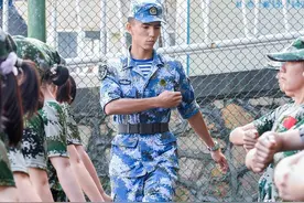 走出军营，重回校园，华中科技大学这群“学生兵”带新生军训图片