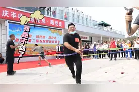 农民趣味运动会｜蒙眼吃香蕉、平底锅运送小番茄 这也太好玩了吧图片