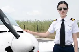 轻型飞机低空穿越成都城区画面曝光！民航监管部门称正调查视频封面