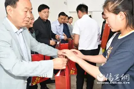 宝鸡文理学院二万余名大学生收到“中秋礼包”图片