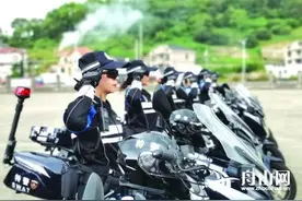 骑上心爱的摩托 她们就是这座城最飒的囡图片