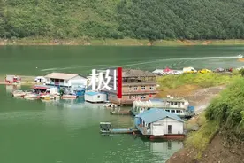 贵州翻船事故乘客多为学生，此前政府正修路可供孩子上学，但水路比陆路快很多图片
