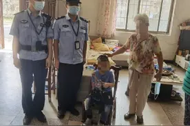 5岁男孩被训后带玩具剑离家出走，经过民警教育最终回家图片