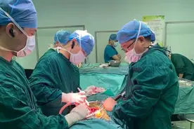 才13岁！福州男孩腰疼腿发麻！医生：这病有年轻化趋势图片