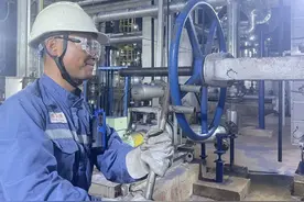 生产一线“最美劳动者”图片