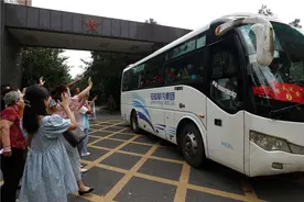 阜阳市颍上县：新兵启程赴军营图片